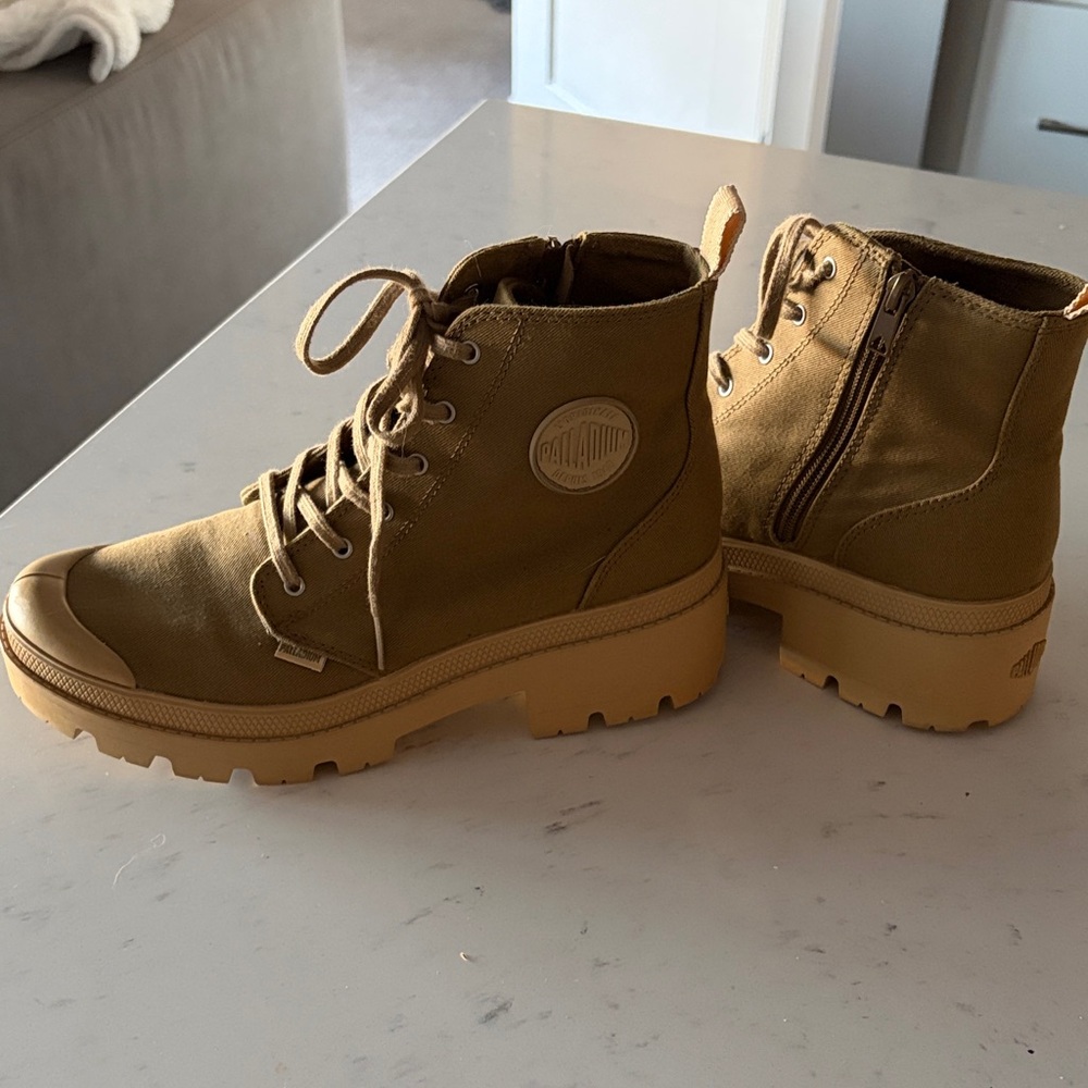 Palladium Women's Tan Lace-Up Boots sz 10